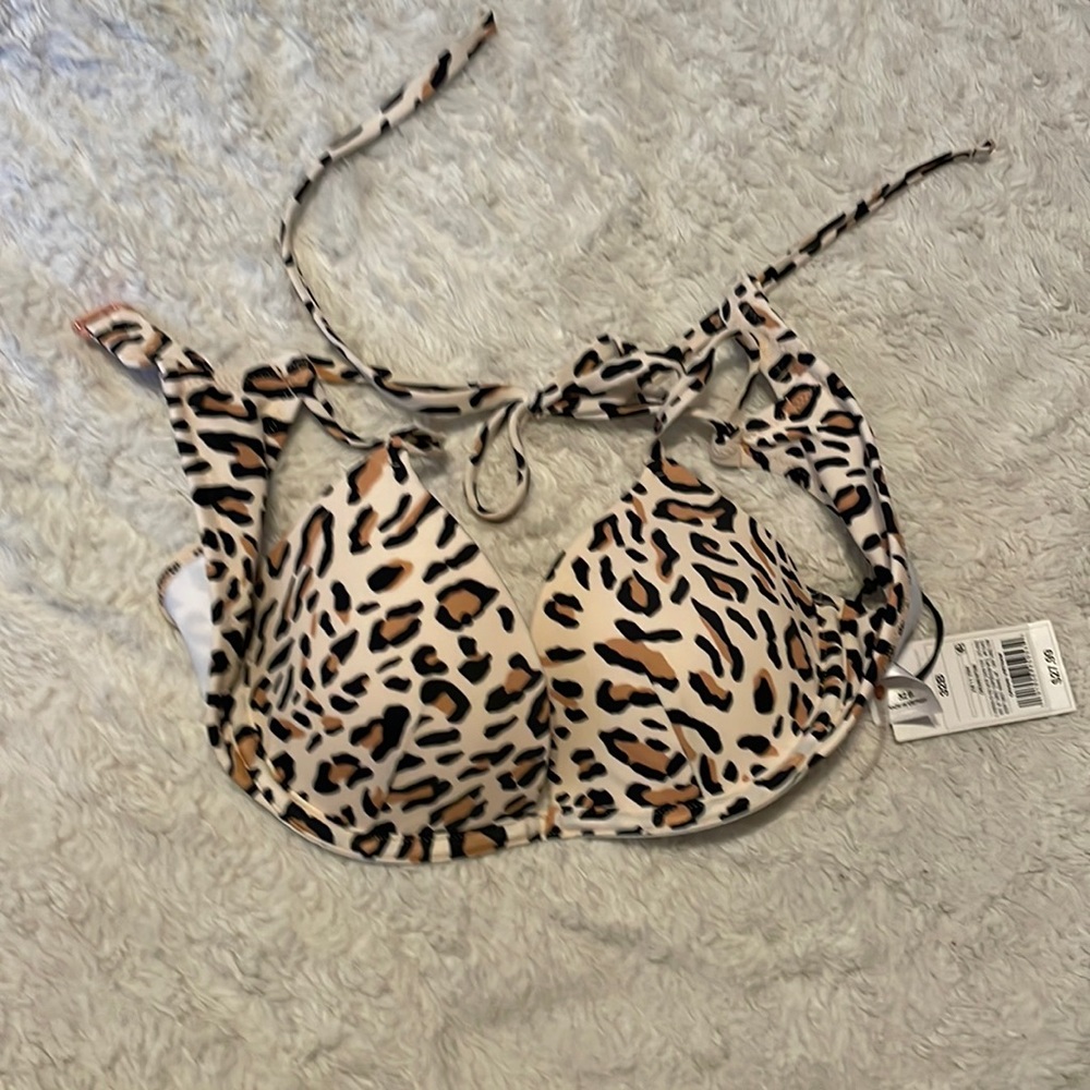 New with tags leopard print bathing suit top with underwire and padding.